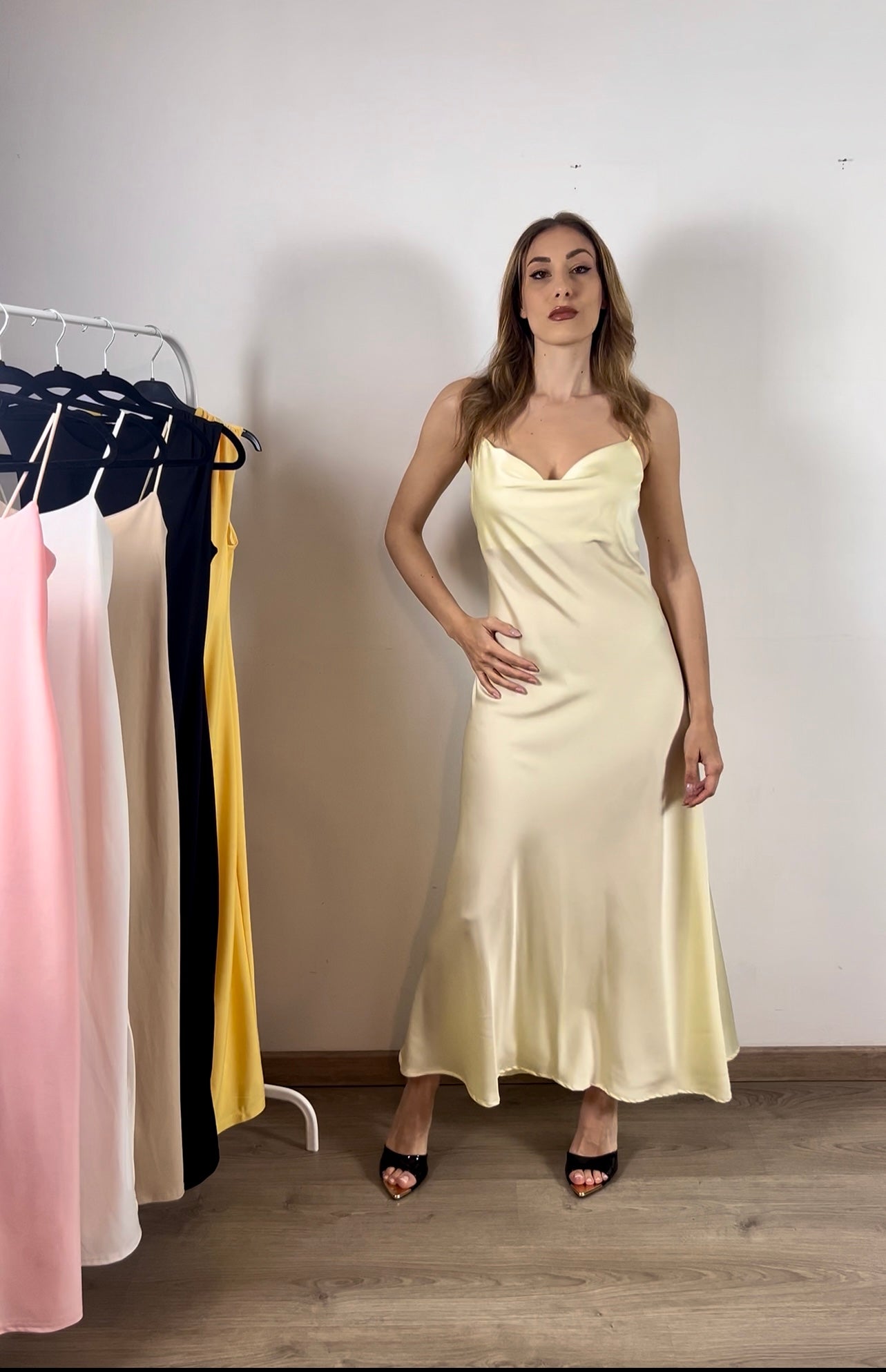 Abito Raso Giallo Pastello